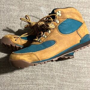 NWOT Danner Jag Hiking Boots